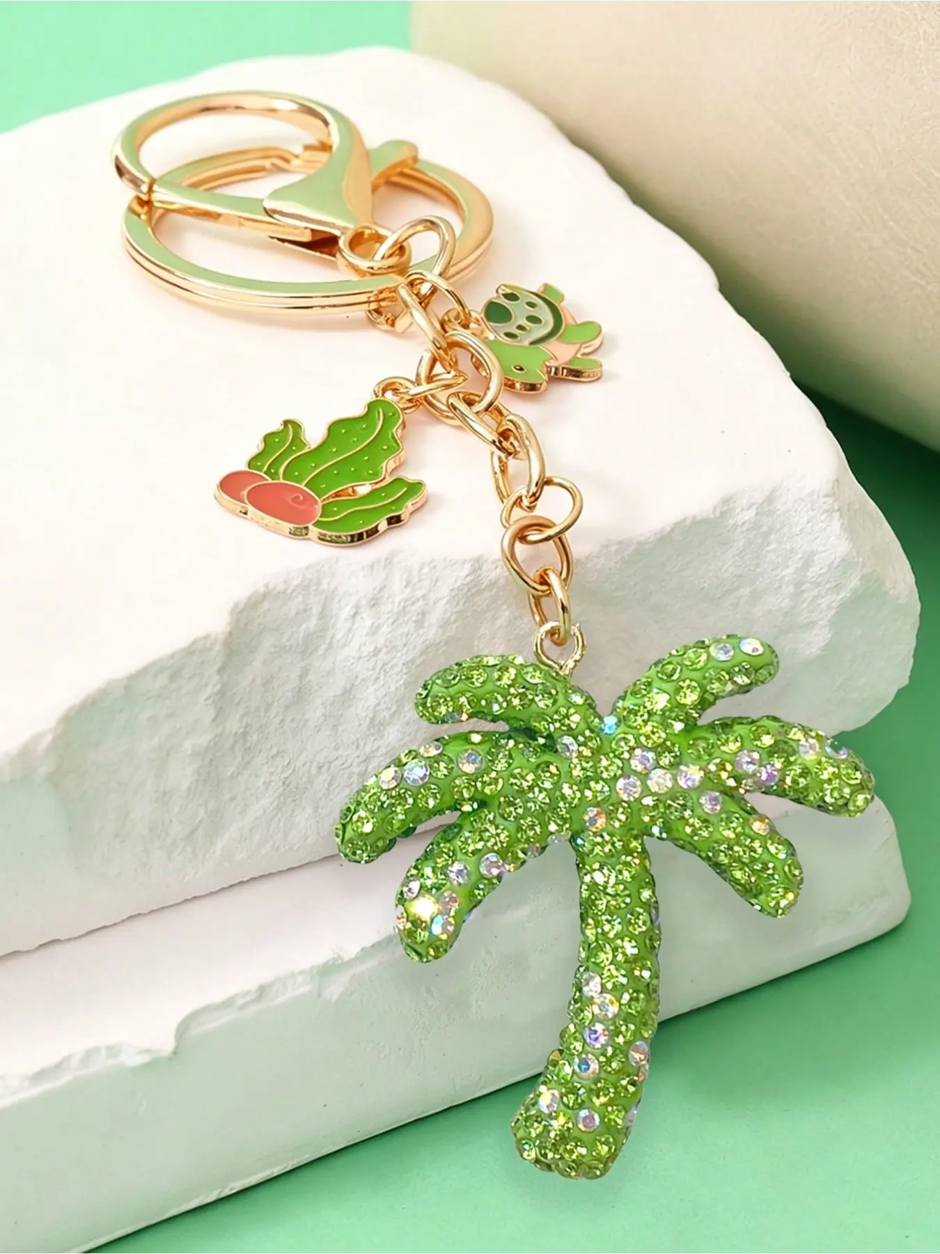 Rhinestone Coconut Tree Keychain, Bohemian Style, Ocean Theme, Perfect Summer Gift, Backpack & Wallet Accessory