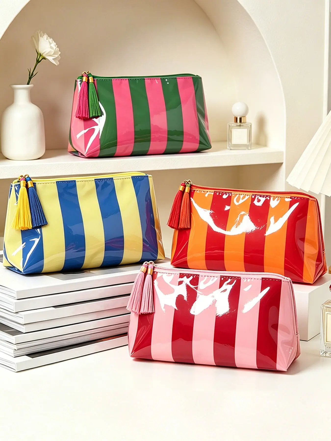 Color-block striped glossy clutch, a simple and stylish portable hand-held storage bag, perfect for everyday work, commuting, shopping, sightseeing, and travel. Versatile clutch available in multiple colors.