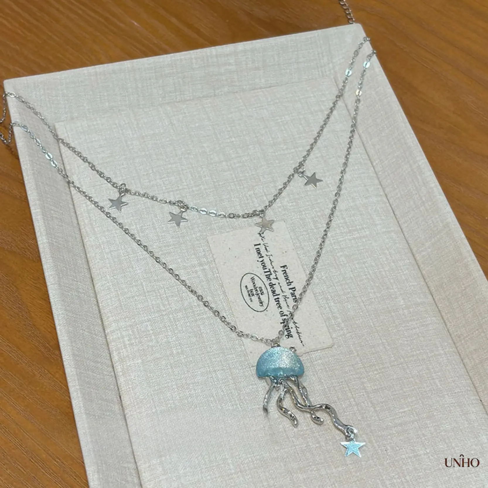 Women's Deep Sea Elf-Inspired Double-Layer Clavicle-Length Necklace, Icy Transparent Blue Jellyfish Motif Pendant, Minimalist Cool Premium Chain for Daily Wear & DIY Bag Accessories