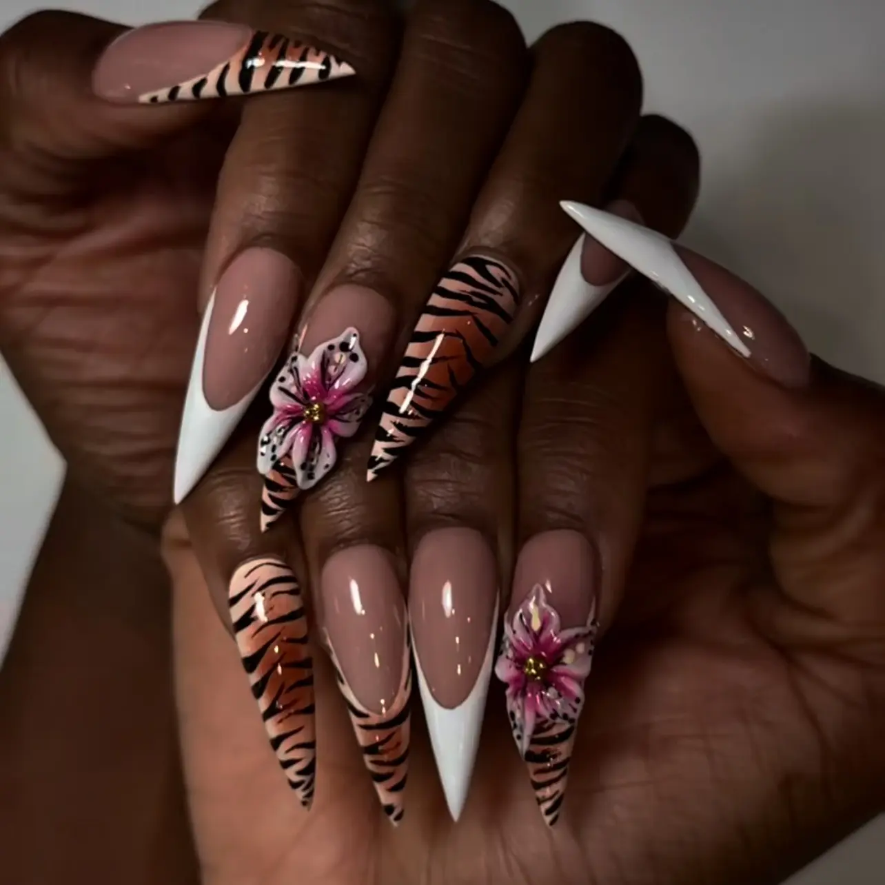 Long Stiletto White French Tip Acrylic Press On Nails, Tiger Stripes Animal Print 3D Pink Flower Glossy Fake Nails, Nude Base Trendy False Nail Art for Women Daily Party #PressOnNails