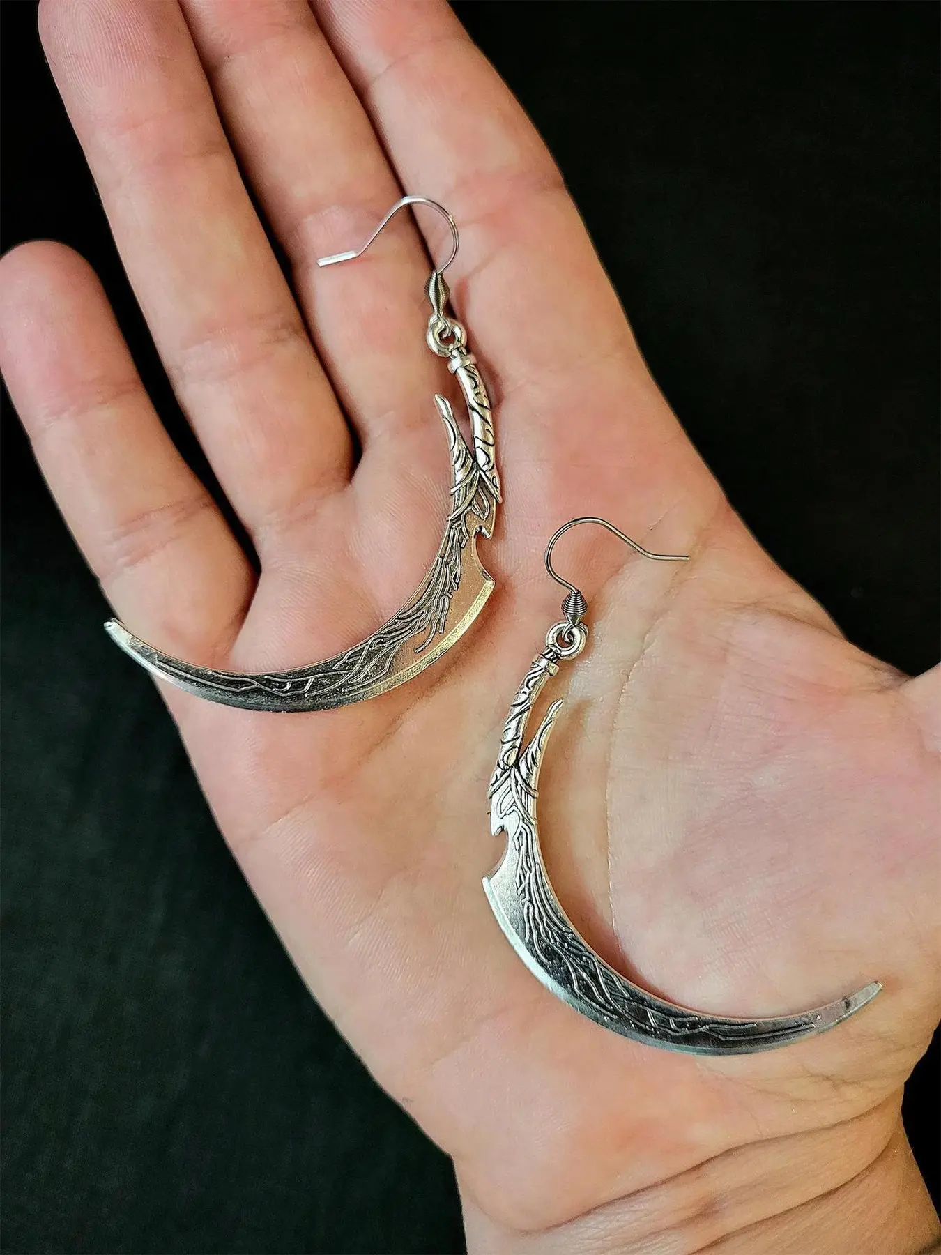 1 Piece Gothic Exquisite Carving Ancient Silver Knight's Sickle Sword Chain Dangles Earrings for Men Women Halloween Party Jewelry Accessories