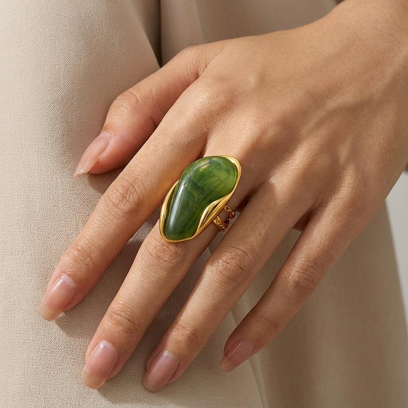 Geometric resin ring with a French high-end feel, light luxury open ring, stainless steel amber gradient accessory, hand jewelry that is not prone to fading