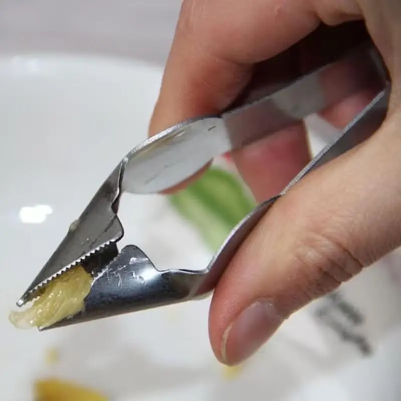 New Practical Strawberry Fruit Peeler, Pineapple Core Remover, Slicer, Stainless Steel Kitchen Knife Tool, Pineapple Slicer Clip