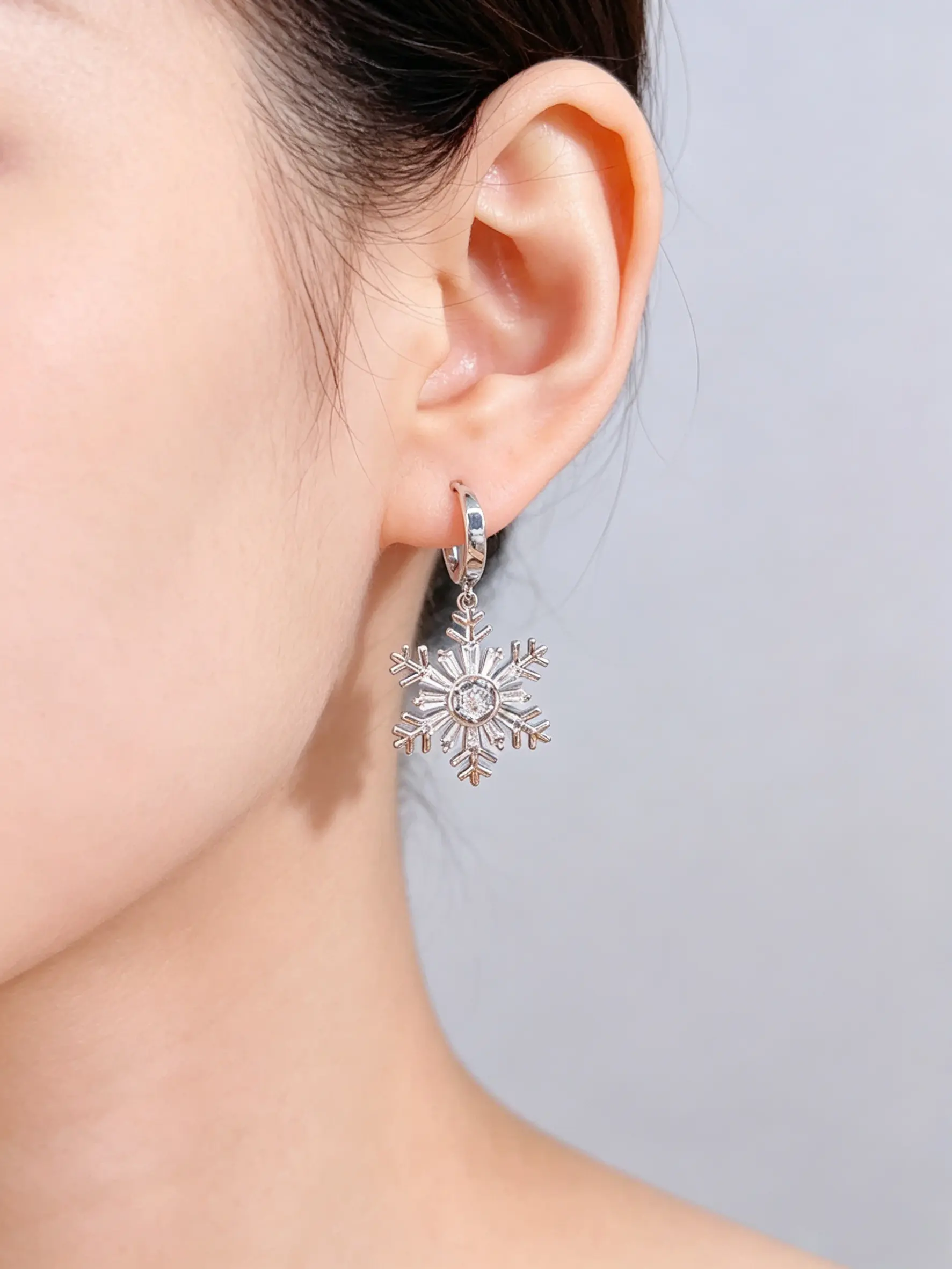 Elegant Snowflake Earrings, Dual Color Gold and Silver, Rhinestone Embellished, French Chic Style, Perfect for Dress and Casual Wear