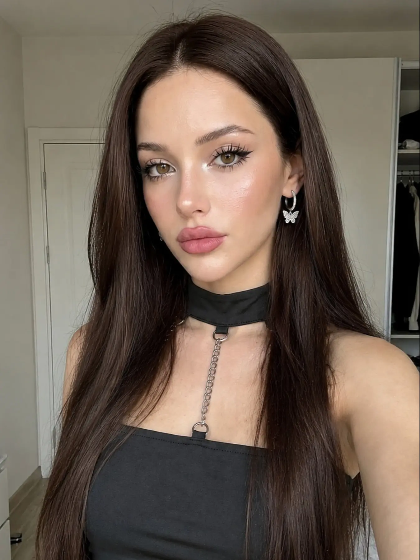 26 Inch Dark Brown Straight Hair Lace Front Wig Heat Resistant Synthetic Hair Natural Hairline for Daily & Party Wear Straight Lace Wigs Synthetic Fiber Wig