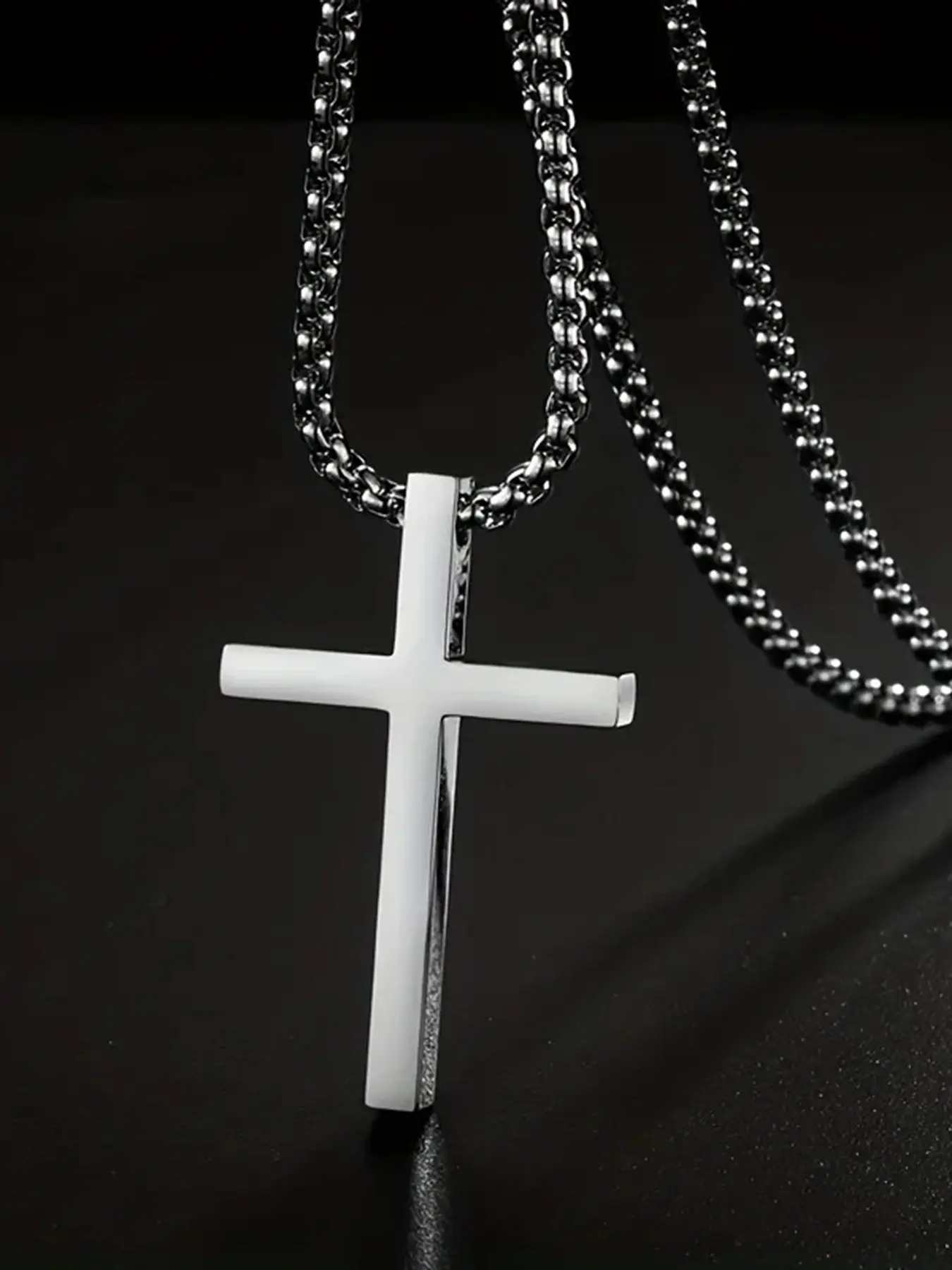 New American-style vintage stainless steel cross necklace—unisex, hypoallergenic & tarnish-resistant. Minimalist hip-hop design, available in silver/gold/black. Perfect gift for Easter, Christmas, birthdays, graduation & Father's Day.