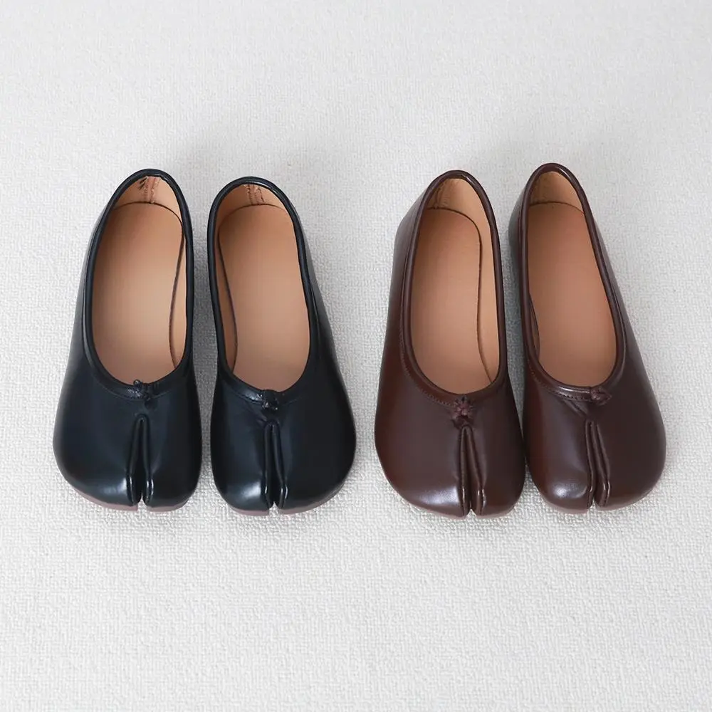Large size horseshoe shoes split toe shoes women's shallow mouth single shoes new pig's trotters versatile shoes flat shoes Doudou shoes 2026 spring new dancing shoes