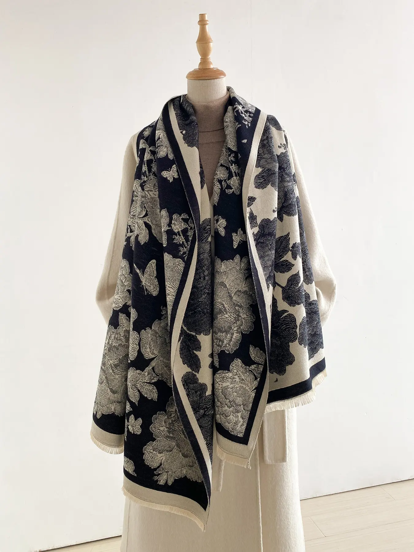 Elegant Full-Print Fashion Scarf, Lightweight Comfortable Wrap for Outdoor Activities, Warm Ladies' Shawl for Fall Winter Daily Wear