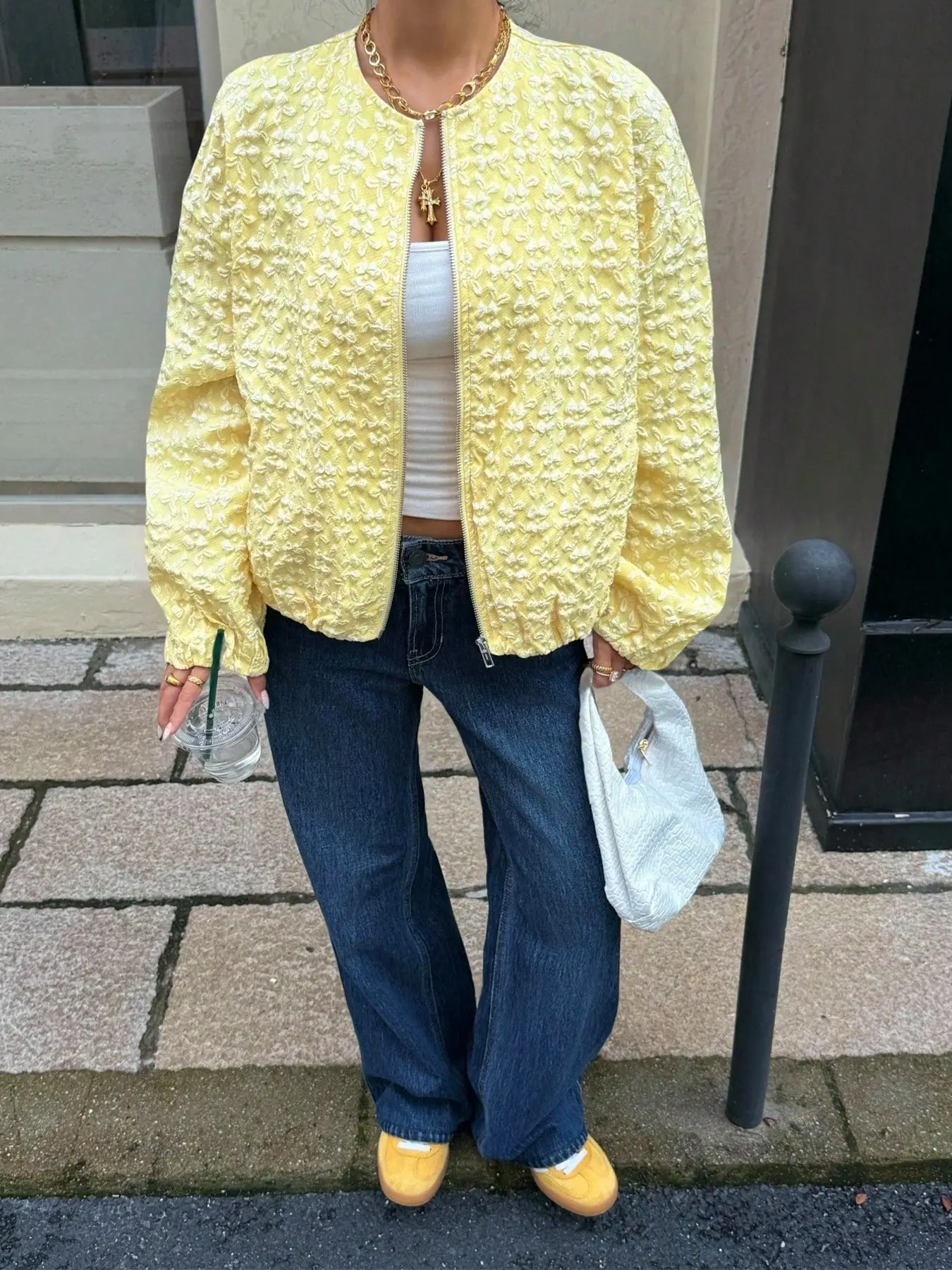 French Cream Floral Short Jacket for Women, Round Neck Zipper Bubble Sleeve, Loose Fit Casual Baseball Jacket, Petite Friendly