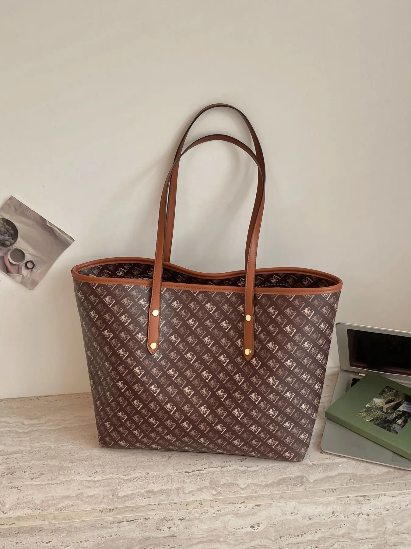 French minimalist vintage monogram carry all tote bag, stylish and chic large-capacity daily commuter niche shoulder handbag