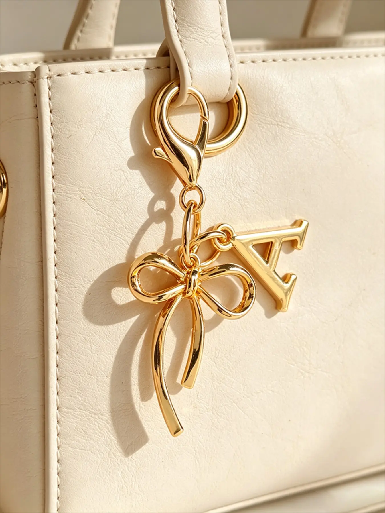 Women's Keychain with Elegant Bow and Fashionable A-Z Letters, Letter Pendant, Cute Alphabet Theme, Perfect for Bags and Keys