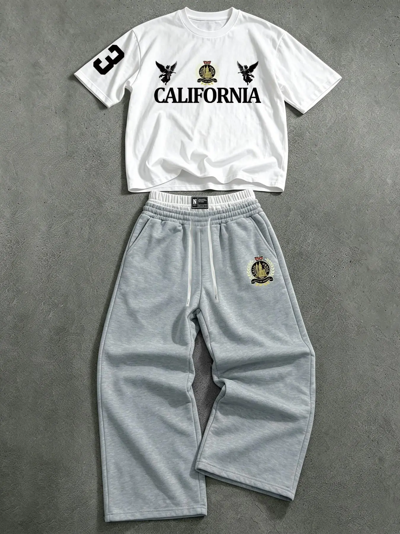 Retro casual outfit: American retro short-sleeved T-shirt + loose trousers. Perfect for everyday wear, such as commuting, shopping, playing basketball, or creating a Y2K street style.