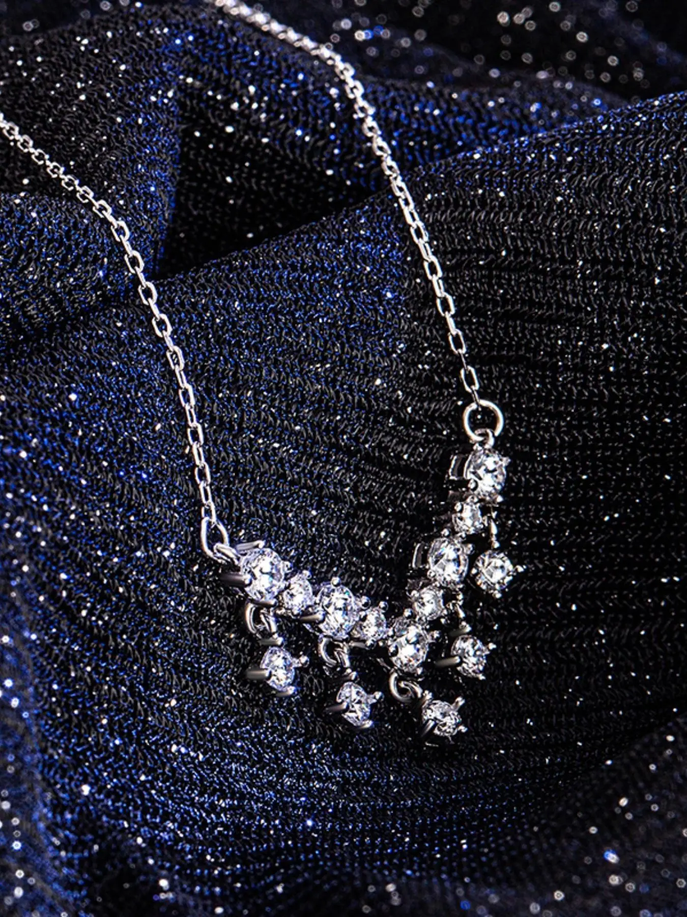 S925 Sterling Silver Bell Necklace, Sparkling Artificial Crystal Pendant, Perfect Gift for Christmas & Valentine's Day, Elegant Jewelry Accessory
