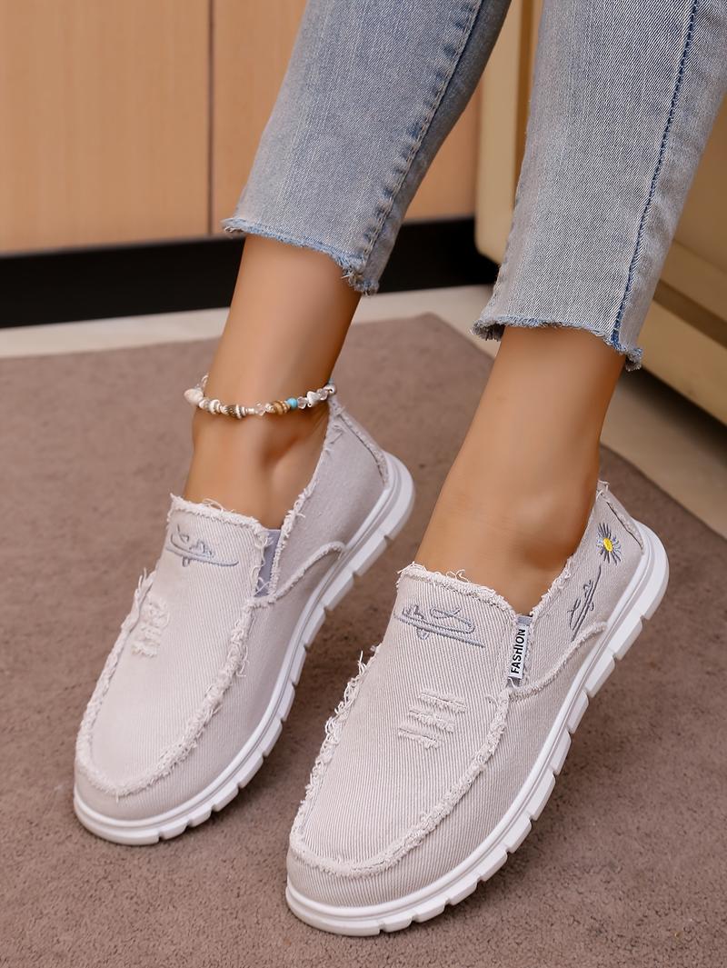 Men'S And Women'S Casual Loafers with Floral Embroidery- Made of Soft Fabrics, Featuring Non- Slip Rubber Soles, Lightweight And Comfortable for All Seasons. Casual Footwear |   Floral Embroidered Shoes |   Rubber- Soled Shoes