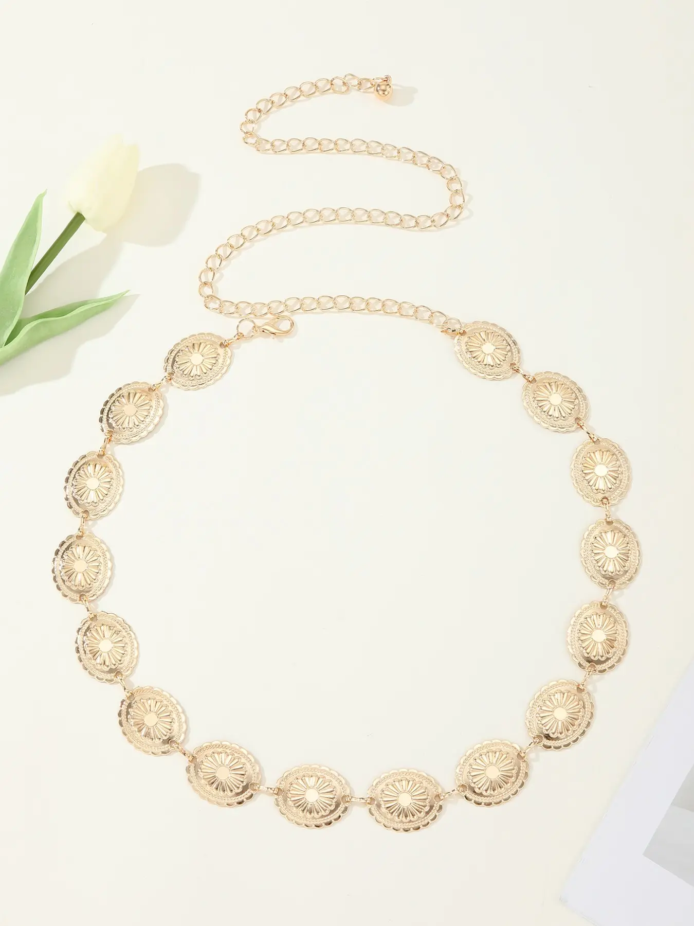 Women's Waist Chain, Fashion Metal Belt with Daisy Petal Design, Versatile Dress Accessory for Beach, Summer, Parties, Belts for Dresses