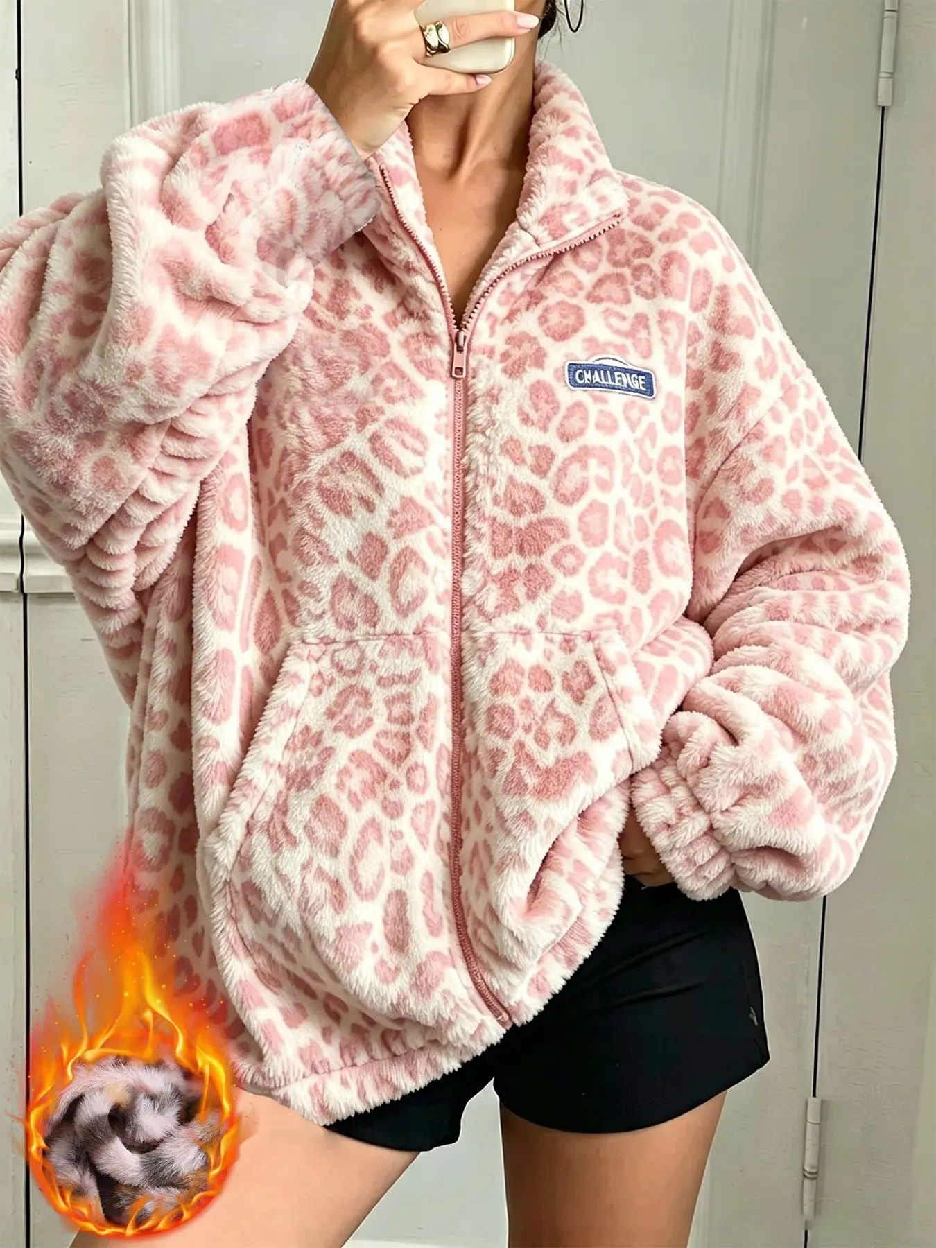 Ladies’ Y2K Sweet & Cool Leopard Print Velvet Faux Fur Stand Collar Zipper Insulated Coral Velvet Coat. Loose shoulder fit, thick padding, large pockets. Perfect for casual wear in autumn and winter, or for staying warm at home.