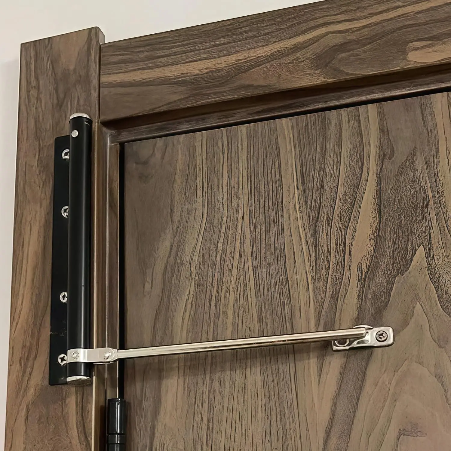 Automatic Door Closer for Home – Easy Installation with Safety Spring Design, Adjustable Catch Speed, Includes Arm, Screw, and Wrench for Hinged Doors