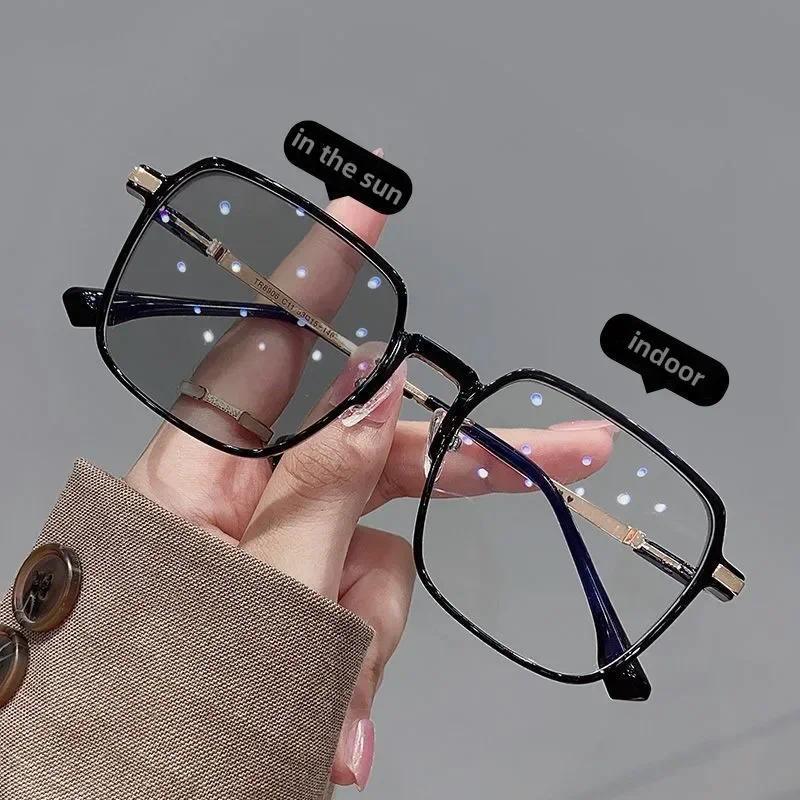 New Women Photochromic Reading Glasses Men Female Retro Far-sighted Eyeglasses Trendy Smart Color Changing Sunglasses Presbyopia