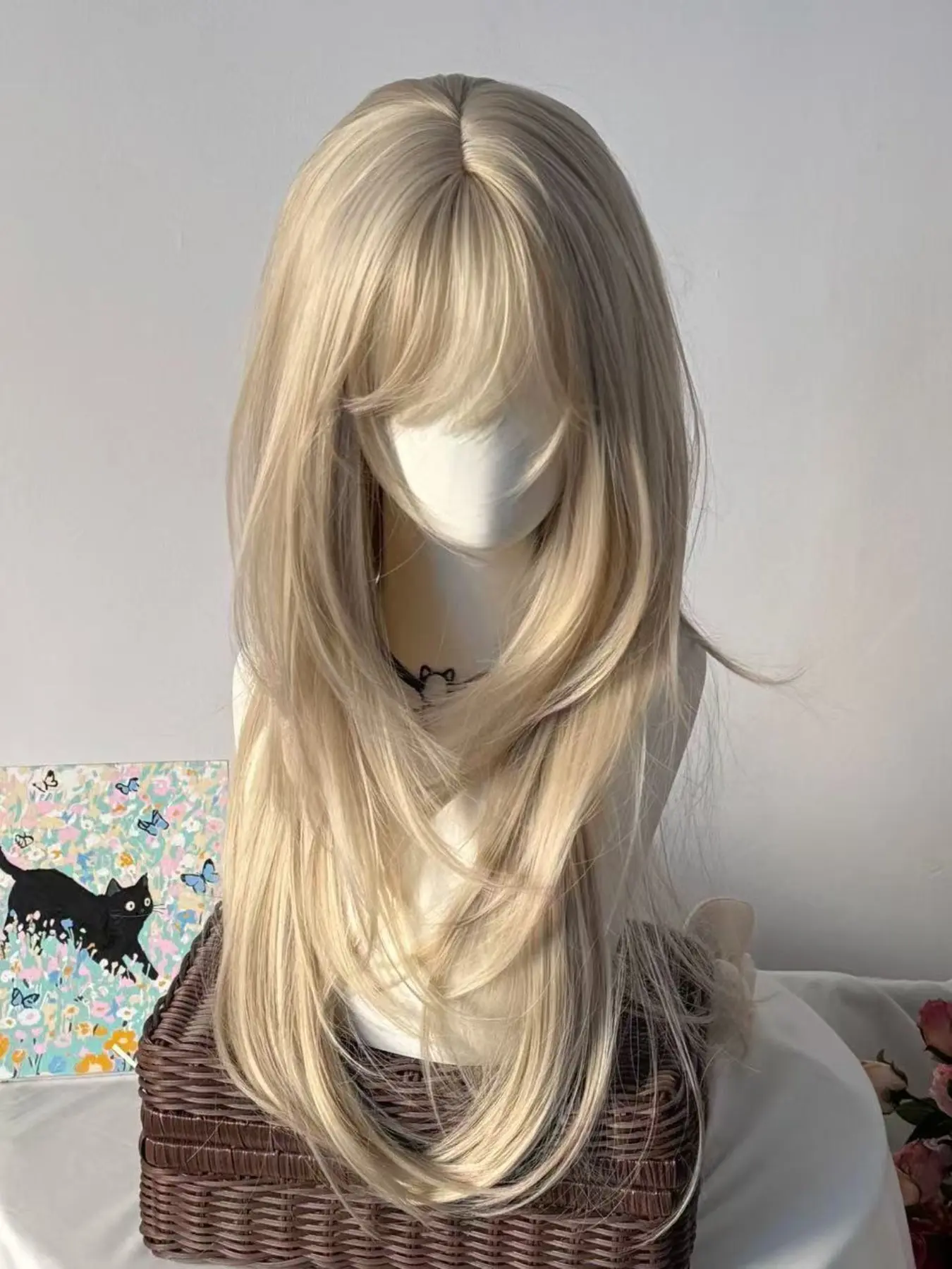 Blonde Layered Straight Wig for Women, Full Head Coverage, Heat-Resistant Fiber, High-Quality Elegance, Wig with Bangs, All Seasons Wear, Straight Synthetic Wig