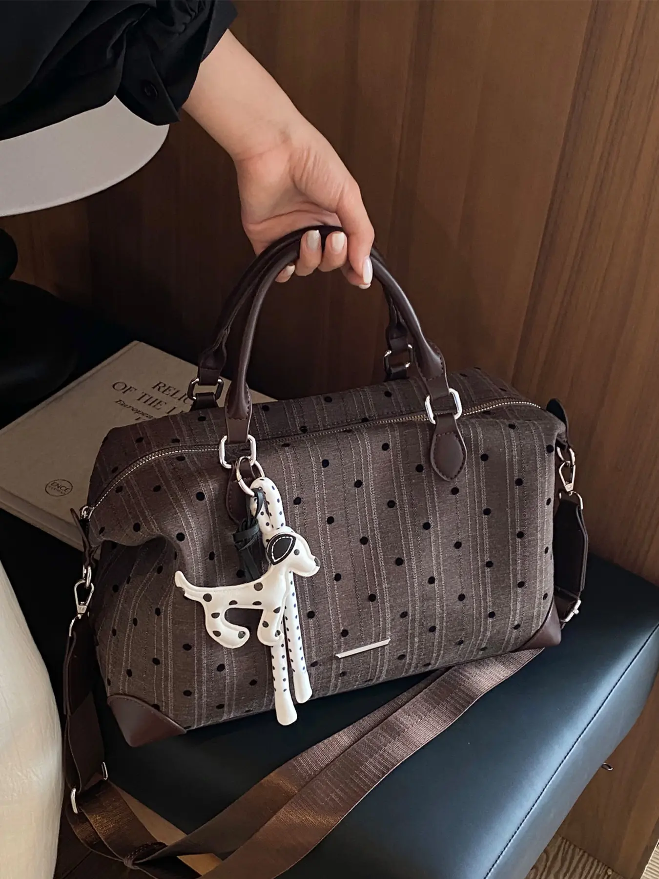 1Pc Brown Vertical Stripe Dot Pattern Weekender Bag Dual Leather Carry Handles Removable Adjustable Cross Strap Cute Dog Charm Fashion Casual Duffle Purse For Ladies Daily Travel Weekend Matching