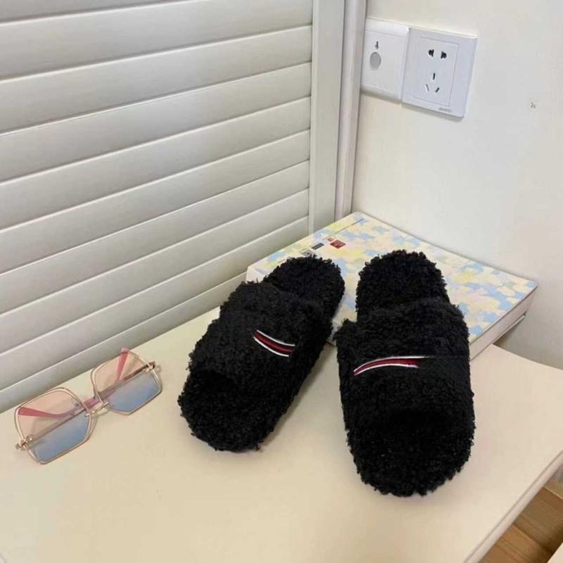 2025 Men's and Women's Slippers Winter Plush Fluffy Warm Letter Sandals Comfortable Plush Girls' Flip-Flops Walking Shoes Bamboo Fiber Flip-Flops Boys