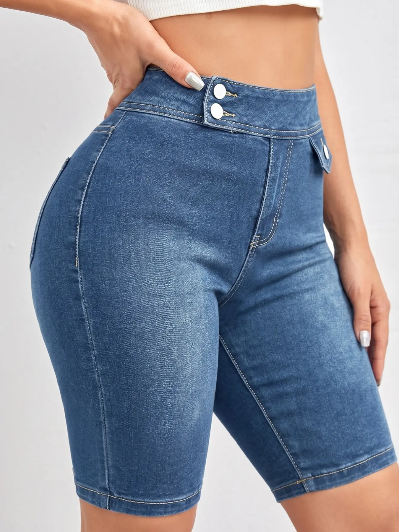 Women's High Waisted Denim Bermuda Shorts, Medium Wash, Multi Button Decor, Slim Fit, Fitted Fashion Shorts, Casual Streetwear, Daily Wear, Vacation, Party, Casual Fashionable Shorts