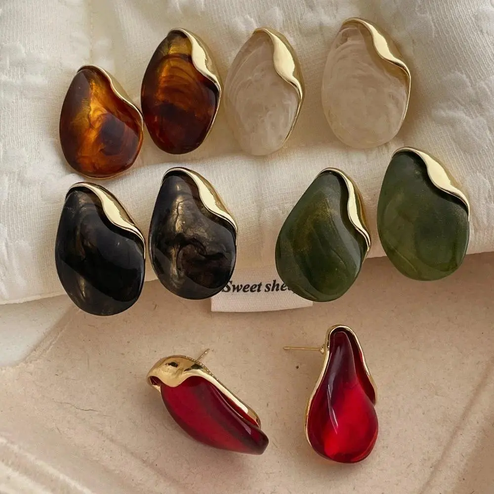 European and American high-end amber resin earrings for women, light luxury, niche metal splicing earrings