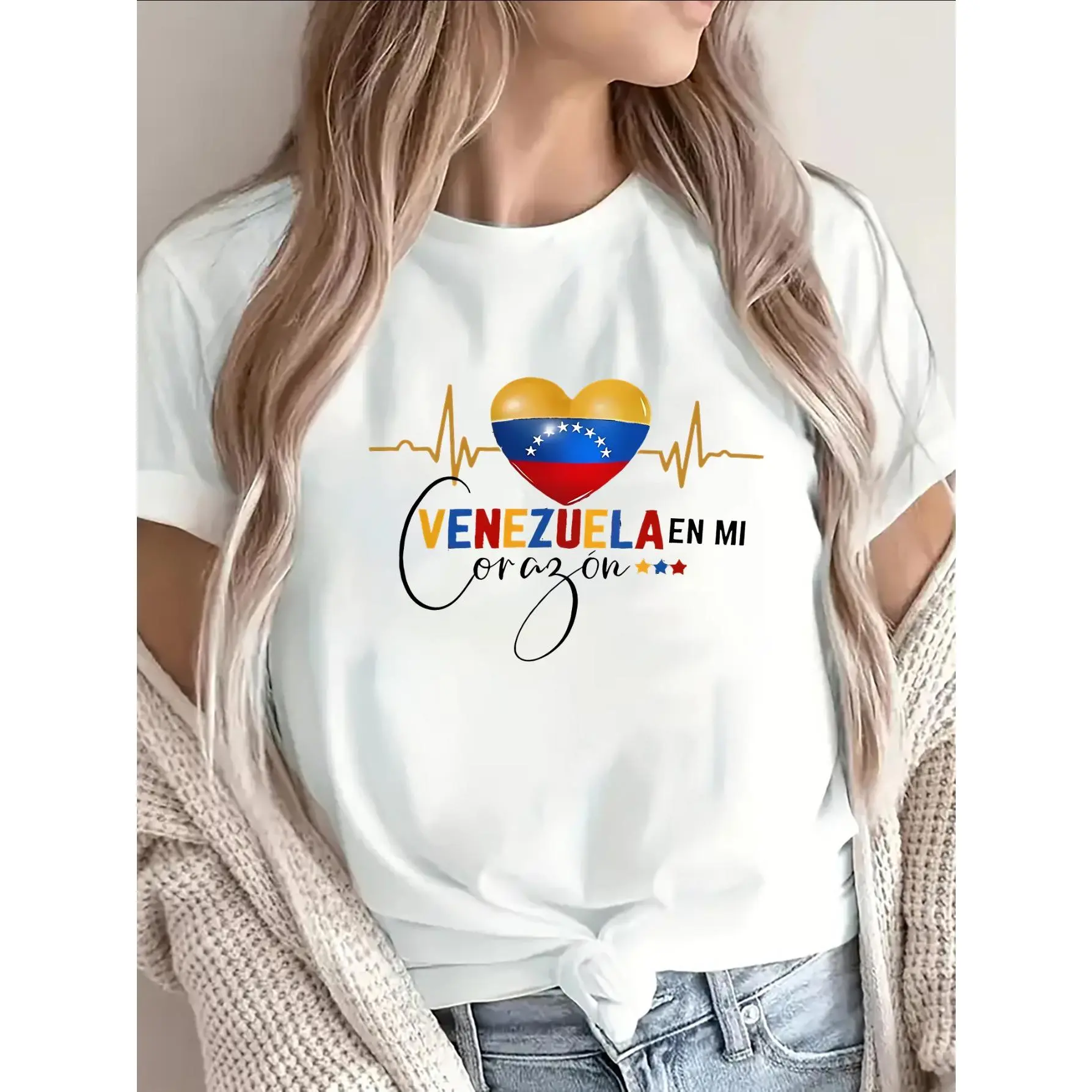Lightweight And Durable Short-Sleeve T-Shirt, Designed with 'Venezuela in My Heart' Theme, Very Suitable for Home Leisure Or Dining Out. It Features a National Flag Heart-Shaped Pattern And a Comfortable Fit, Ideal for Daily Wear
