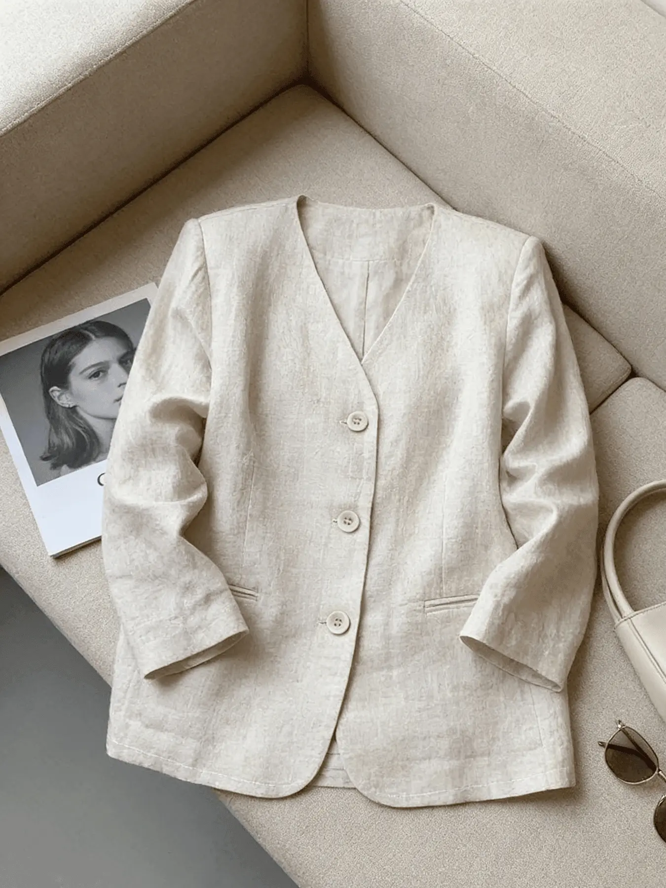 A women's fashionable beige casual small suit jacket, with a collarless V-neck to enhance the neck line, loose and micro shaped to hide flesh and show off weight, suitable for commuting, outdoor play, indoor and outdoor wear
