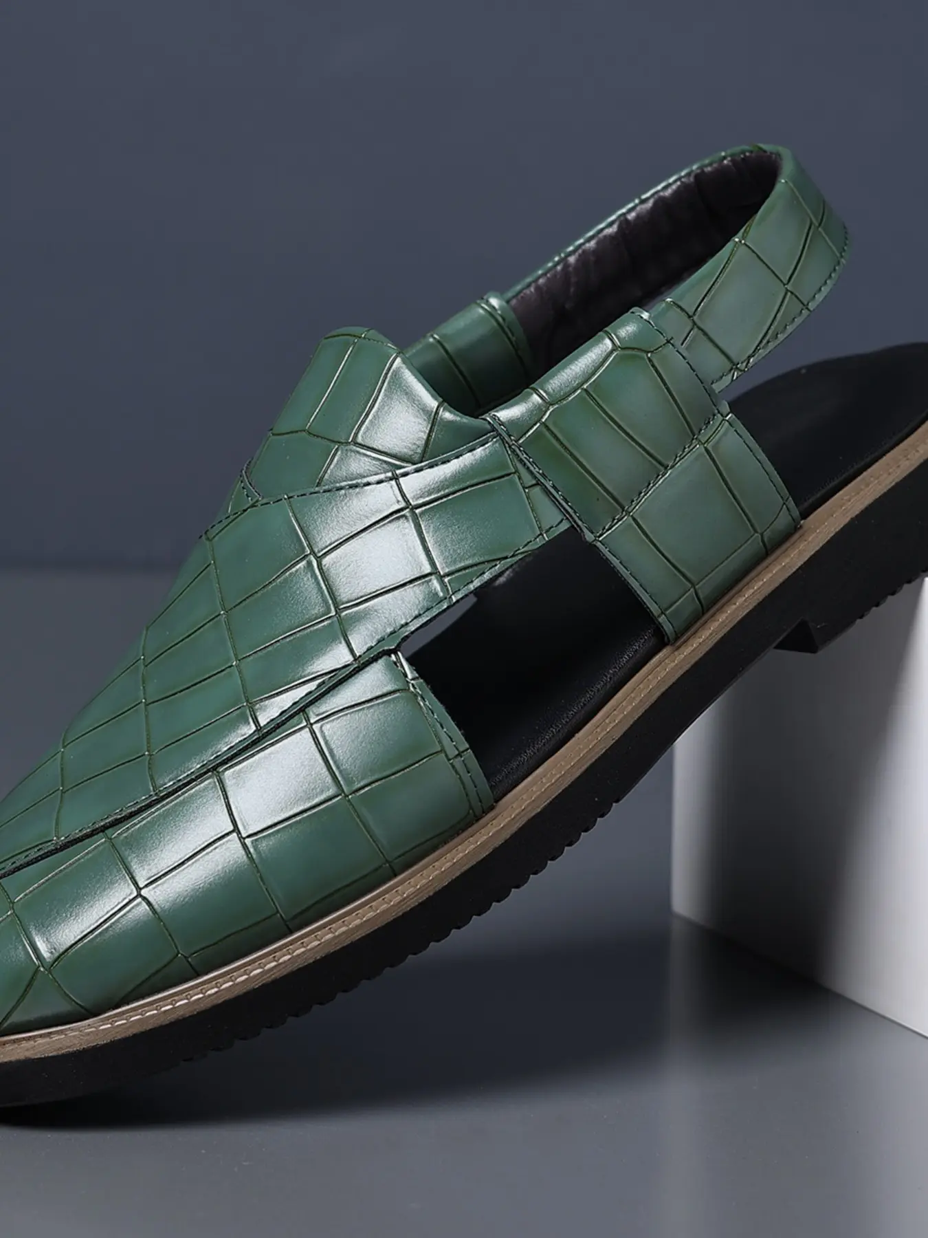 Cc62 Glossy Crocodile Pattern Sandals, PU Leather, Above Ankle, Casual Style, Rubber Sole, All Seasons, Men's Shoes