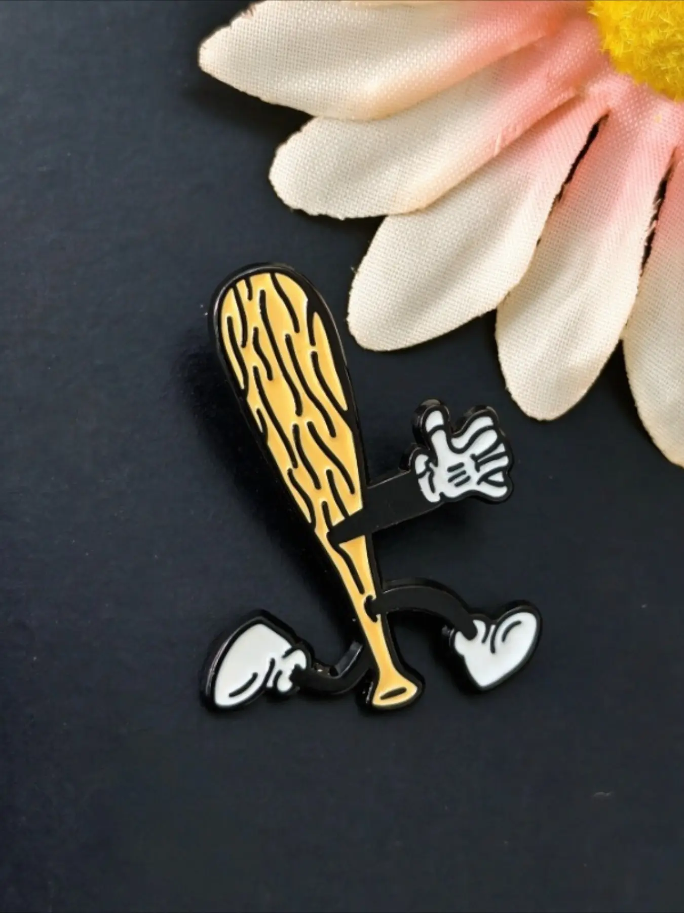 Vintage Cartoon Walking Baseball Bat Enamel Pin, Alloy Brooch Pin, Funny Old School Sport Lapel Brooch Badge for Backpack Clothing Decor, Gift for Baseball Lovers