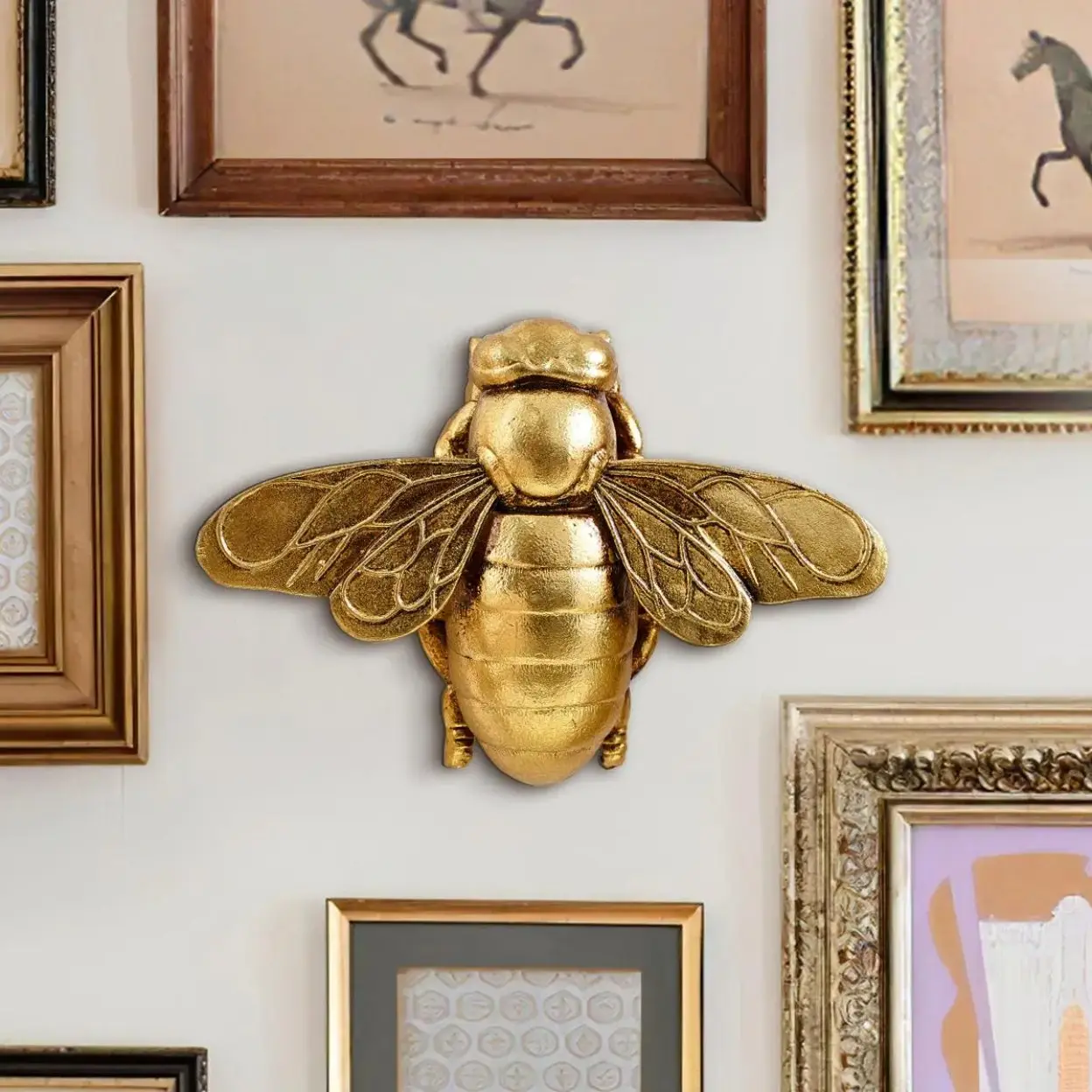 Creative Resin Bee Wall Decor, Single Piece Wall Mounted Hanging Ornament, Stylish Interior Decoration for Living Room, Bedroom & Home