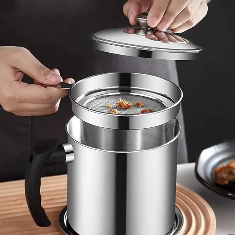 1.5L Stainless Steel Bacon Grease Container with Strainer, Anti-Slip Tray for Frying Oil and Cooking Grease Storage, Durable Kitchen Organizer
