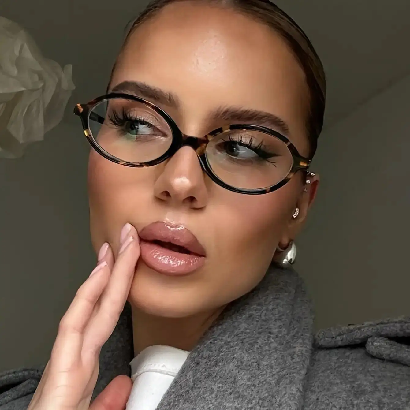 Women's Small Oval Glasses - Simple and elegant frames for everyday and formal settings, non-decorative glasses, fashion accessories, classic designs, lightweight materials, trendy styles, a must for stylish women