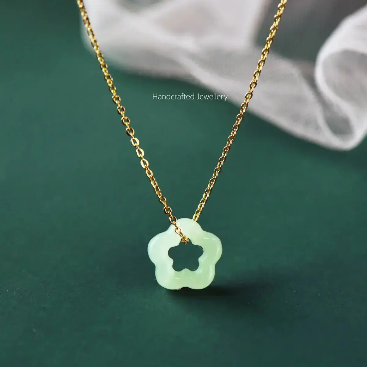 Floral Necklace & Pendant Necklace – Sculptural Blossom Ensemble & Petal Pendant Motif, TikTok Botanical Aesthetic & Dainty Floral Trend, Adjustable Lightweight & Floral Charm Accessory for Daily Wear, Gift for Her, Gift for Sister & Everyday Accessorizin