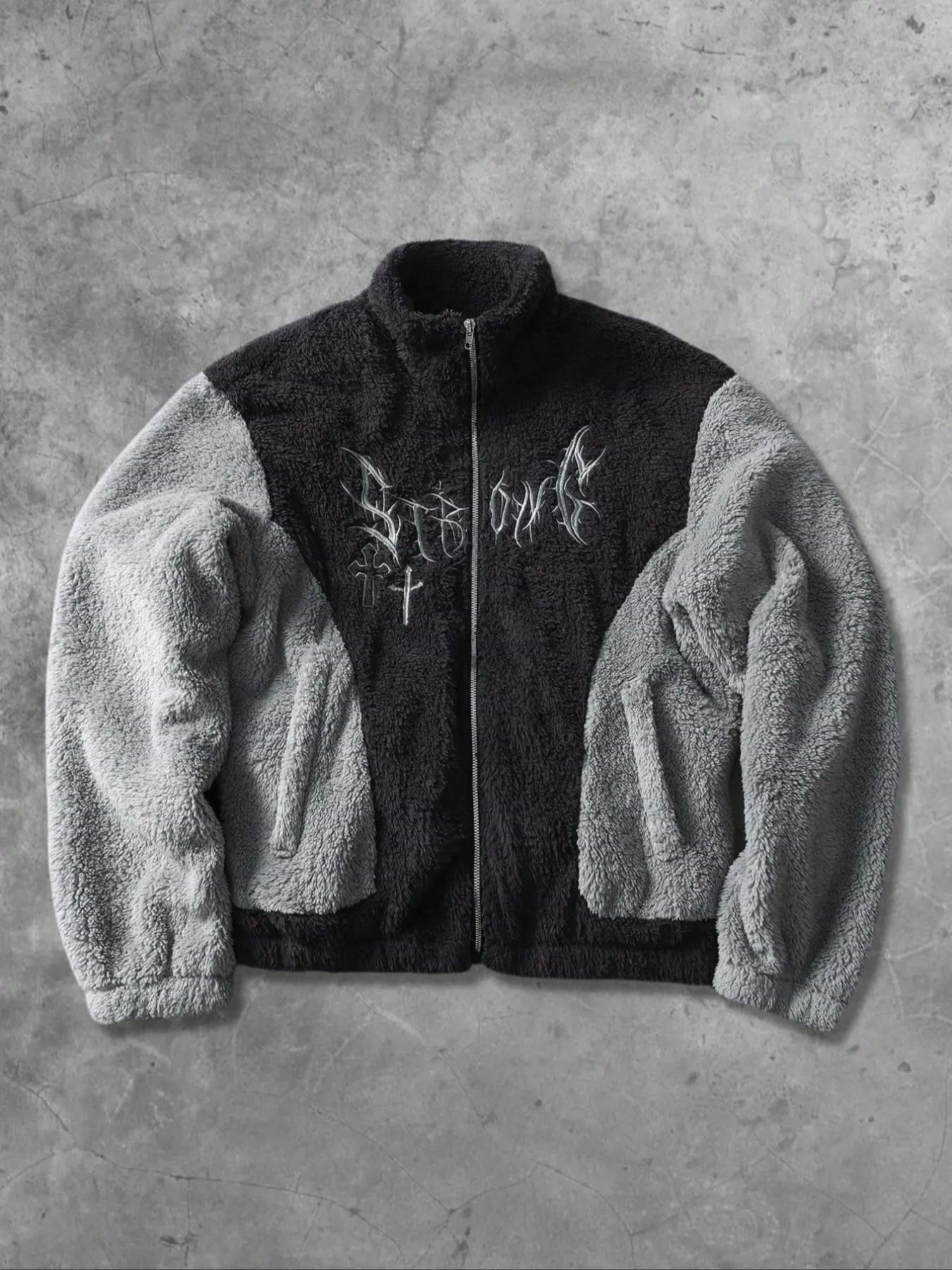 Gothic cross-embroidered color-blocked fleece jacket, Y2K Harajuku style patchwork zip-up jacket, street style loose, warm, and fluffy jacket.