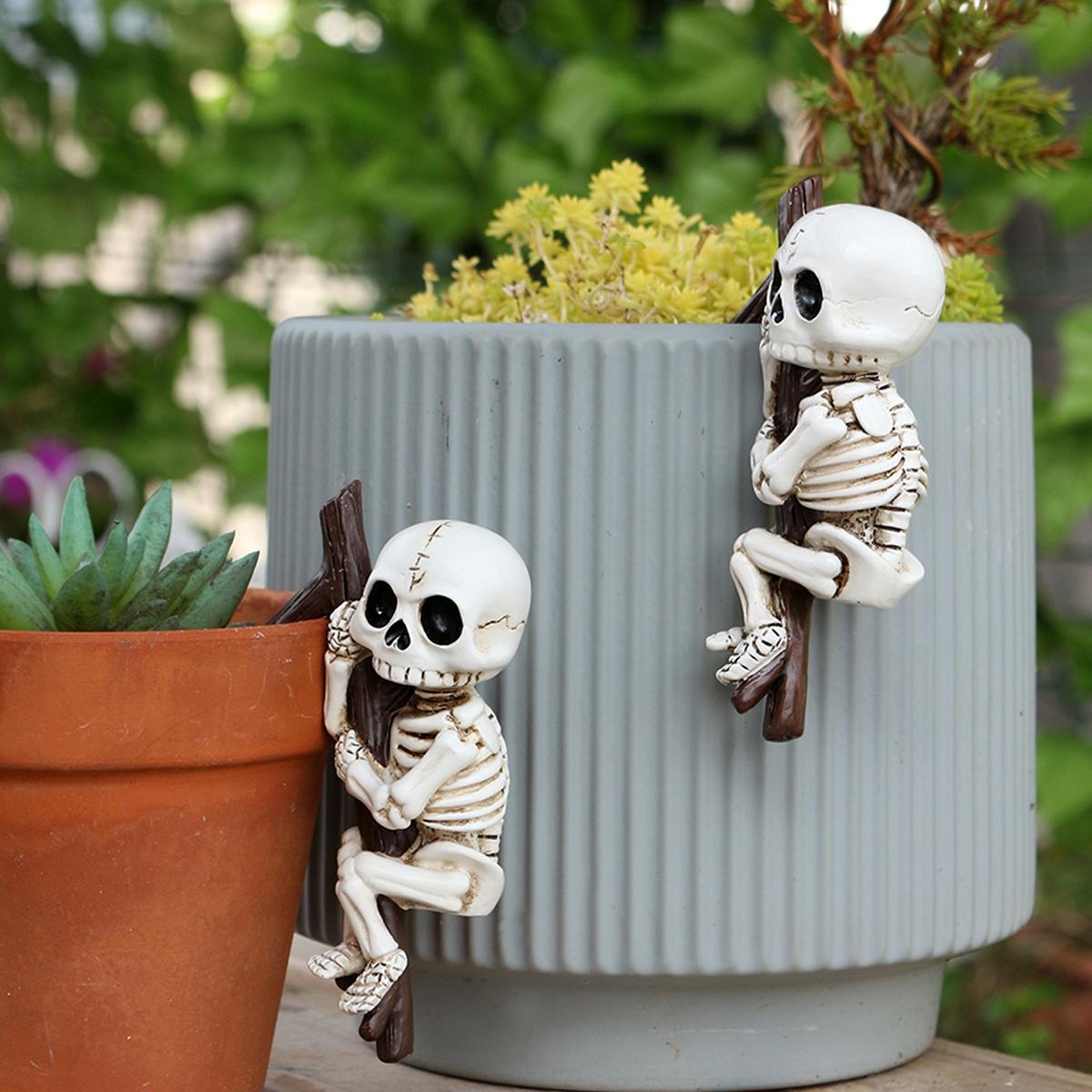 2pcs Climbing Skeleton Decorations for Halloween, Creative Outdoor Garden and Cup Edge Decor, Versatile Skull Figurines for Home & Office, Garden Accessories, Creativity, Exterior Decorative Statues