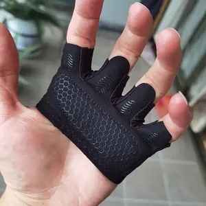A Pair of Unisex Lightweight Four-Finger Sports Fitness Gloves, Outdoor And Indoor Training, Men'S Outdoor Sports Gloves 2026 Spring And Summer New Models, Anti-Slip And Anti-Callus Sports Palm Protectors
