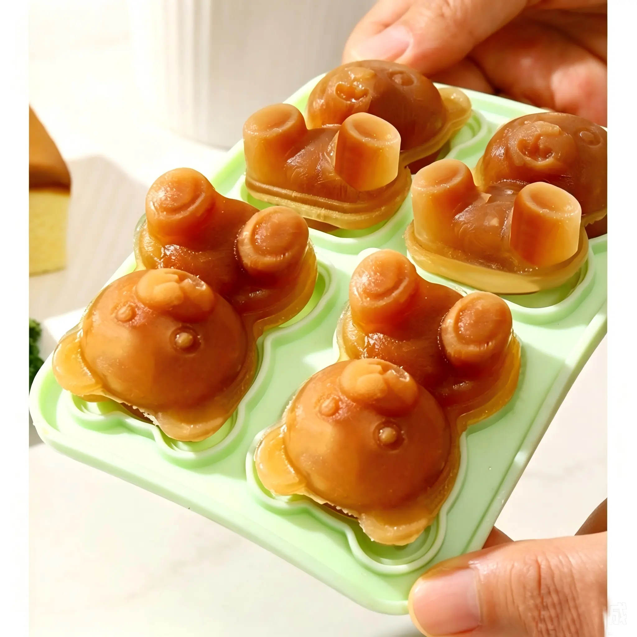 Cartoon bear shaped ice cube molds, silicone ice cube trays, ice cube molds, refrigerator ice cream molds, multifunctional chocolate molds, cocktail ice cube molds, the first choice for gift giving
