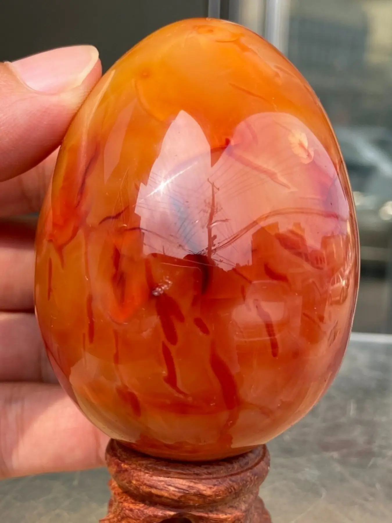 Natural Carnelian Agate Egg Polished Palm Stone, Exquisite Display Base, Handcrafted Decorative Gift for Home Decor, Perfect for Holidays and Birthdays