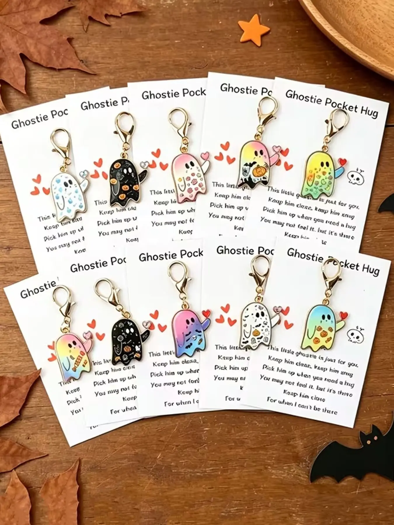 10pcs Cute Halloween Ghost Keychain With Heart Print, Fun Halloween Keychain With "Pocket Hug" Ghost Card, Spooky-Style Halloween Decoration, Exciting And Fun Halloween Bag Charm, Gift For Him/Her