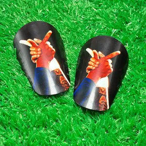Mini Football Shin Guards, Trendy Graffiti Style, Lightweight and Unrestrictive, Ideal for Teenagers' School Soccer Classes, Soccer Equipment