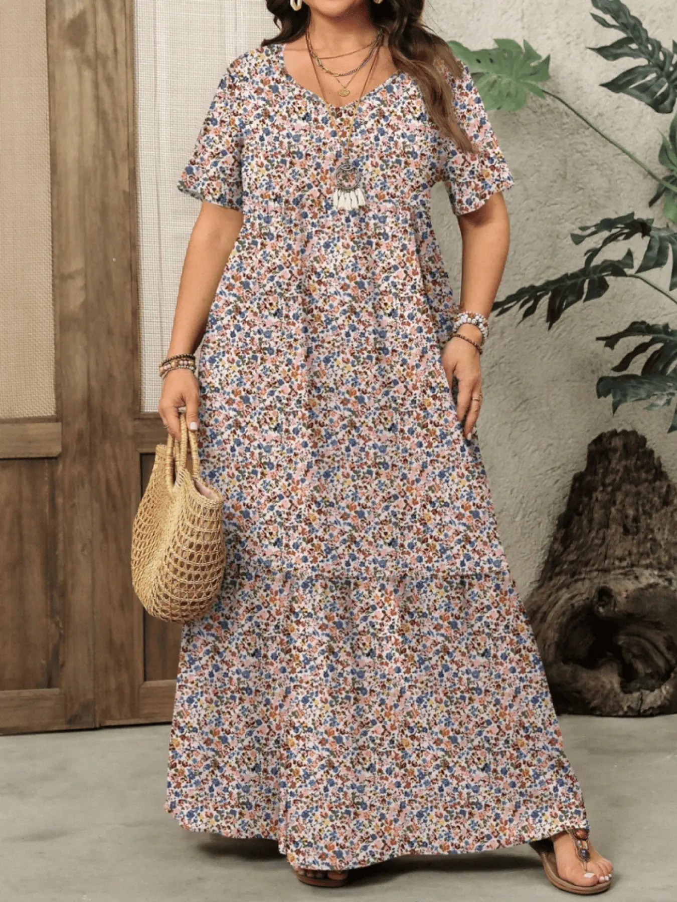 Plus size women's plus size fashionable Casual Boho random geometric print pattern short sleeved long dress, layered cake skirt to decorate the body, suitable for commuting and indoor/outdoor wear