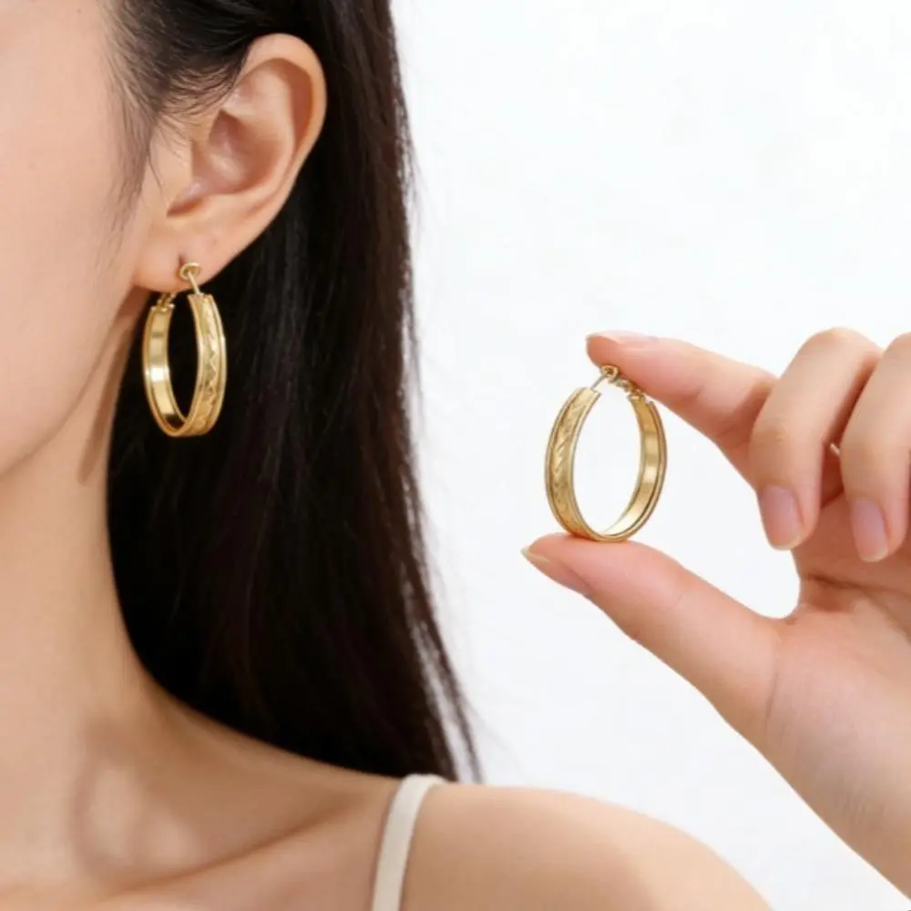 Women's Checkered Texture Wide-Surface Oval Huggie Hoop Earrings, Minimalist Glossy Plain Circle Ear Jewelry, Luxury Elegant Ornaments for Daily, Dating & Party Styling (Bag Charm Accessory), Daily Wear