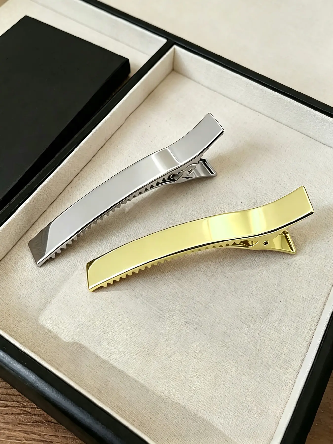 2pcs Simple Glossy Metal Hair Clips, High-End Versatile Back-Of-Head Teeth Anti-Slip Hair Clips, Elegant Hair Accessories