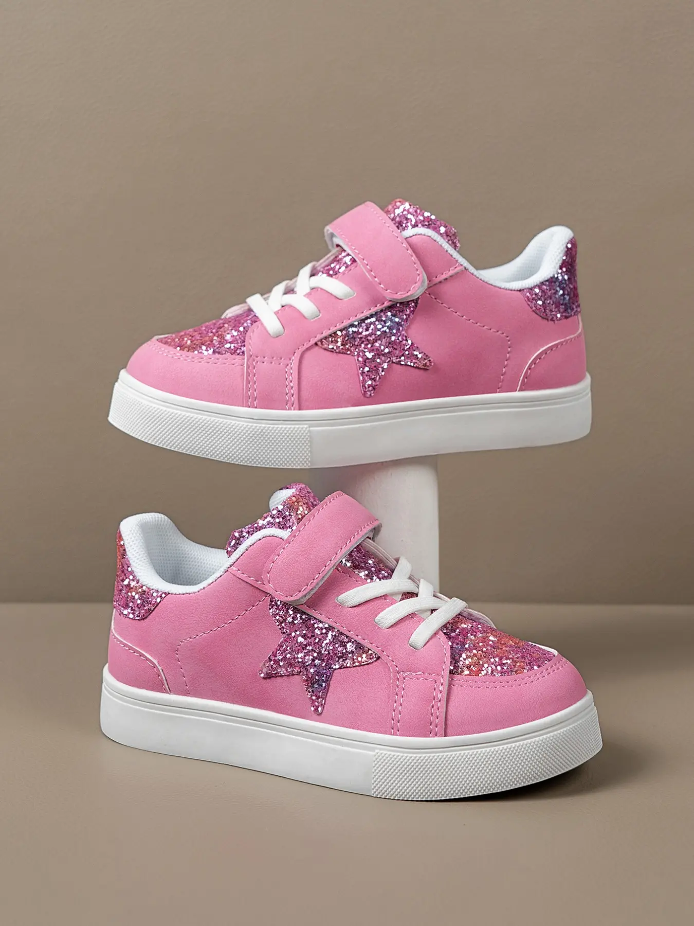 Sparkly Star Sneakers, Rubber Sole Anti-Slip Low Top Shoes, Durable Grip for Play, Birthday, Dance, School Wear