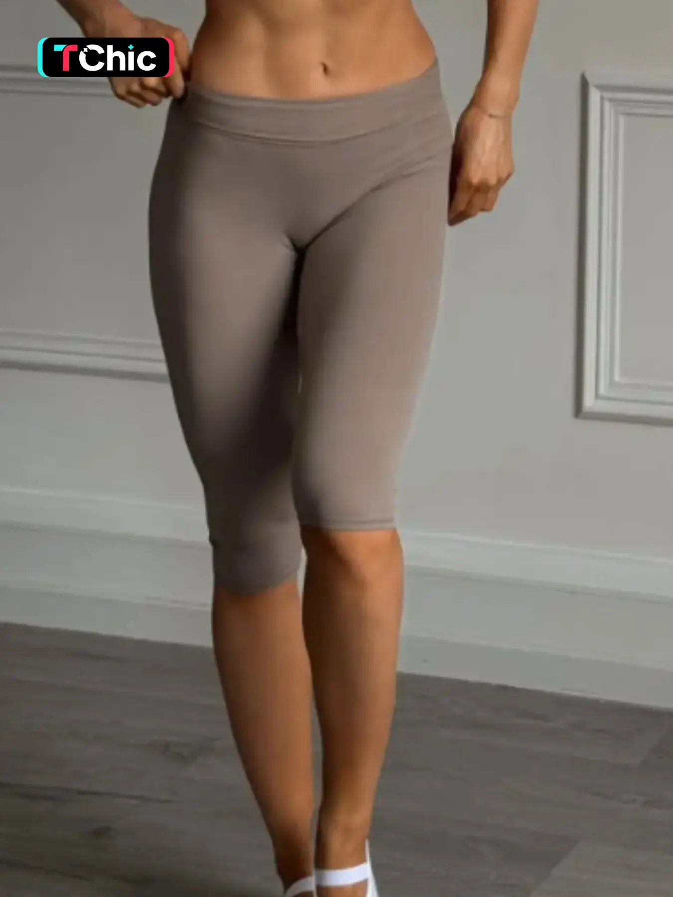 High-Waisted Seamless Yoga Pants Butt Shaping Capri Training Leggings for Women, Bare-Look High-Elastic Tight Fit, Tummy Control Butt Lifting, Breathable Fall Sports Bottoms