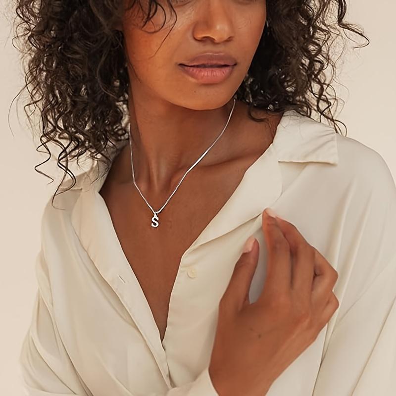 1-Pack 26 English Alphabet Silvery Letter Necklace for Women, s' Delicate Letter Pendant Name Necklace A-Z Gift