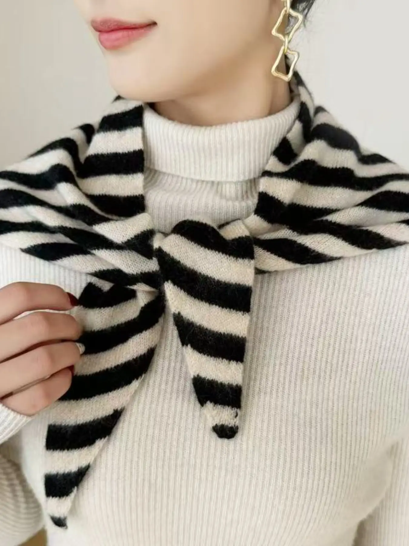 Sheepskin Triangle Scarf, Warm Striped Design, Versatile and Elegant Accessory, Perfect for Any Occasion, Cozy and Stylish