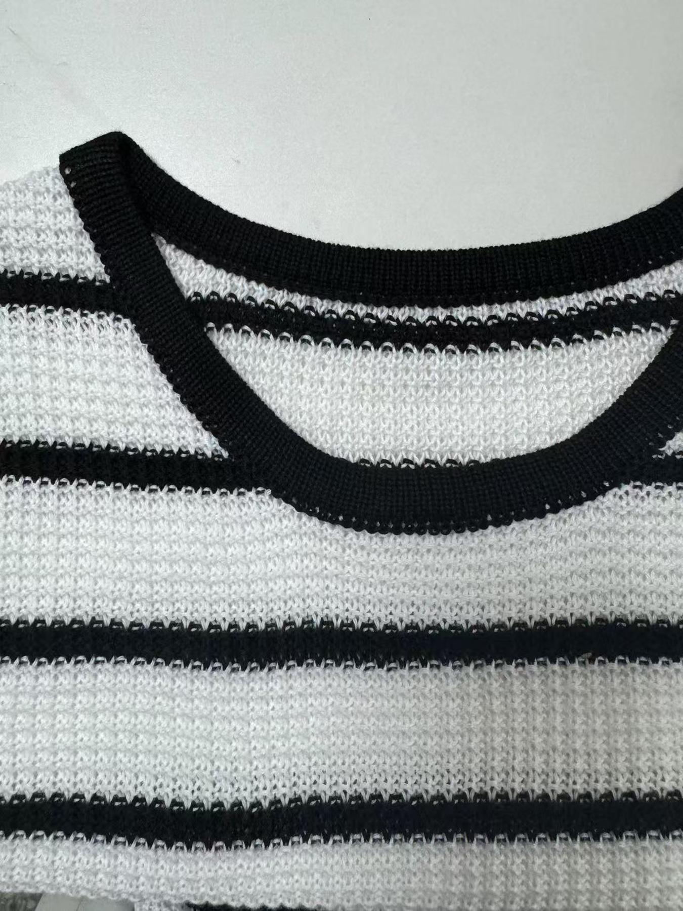 Trendy Striped Sleeveless Dress for Women, Slim Fit Casual Knit Round Neck Long Dress, Stylish Chic Color Block Design